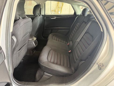 Used 2014 Ford Fusion SE w/ Equipment Group 201A FWD image 18
