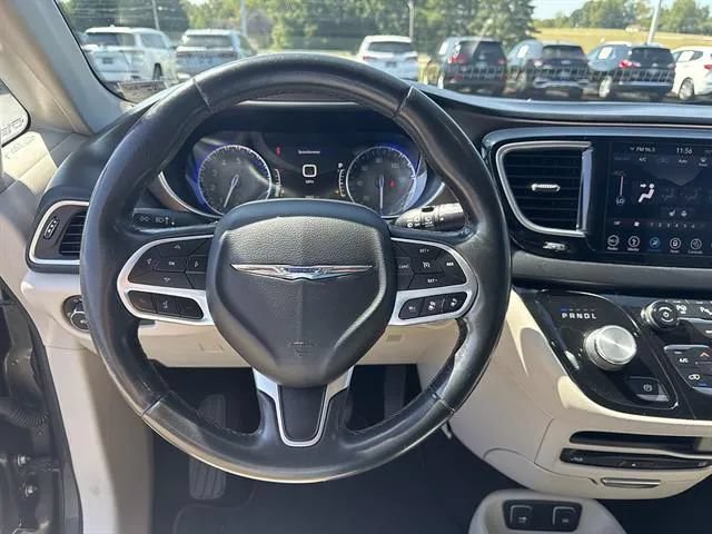 Used 2018 Chrysler Pacifica Touring-L Plus w/ Advanced Safetytec Group FWD image 9