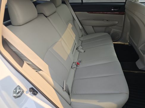 Used 2012 Subaru Outback 2.5i Limited w/ Moonroof Pkg AWD/4WD image 18