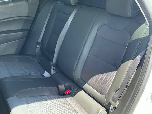 Used 2025 Chevrolet Trax LT w/ LT Convenience Package FWD image 22