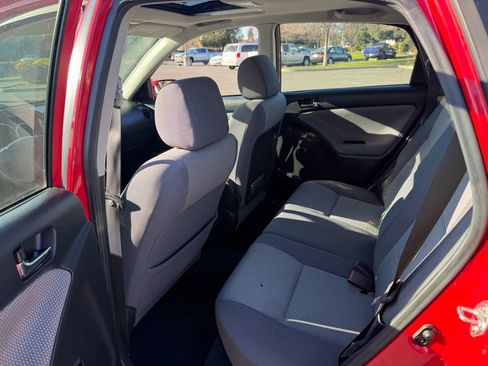 Used 2006 Toyota Matrix XR image 10