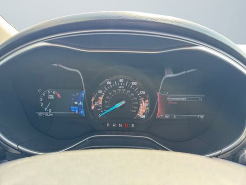 Used 2017 Ford Fusion SE w/ Fusion SE Technology Package FWD image 12