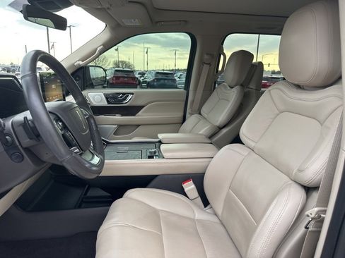 Used 2020 Lincoln Navigator Reserve w/ Luxury Package image 7