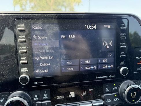 Used 2021 Toyota Highlander XLE FWD image 19