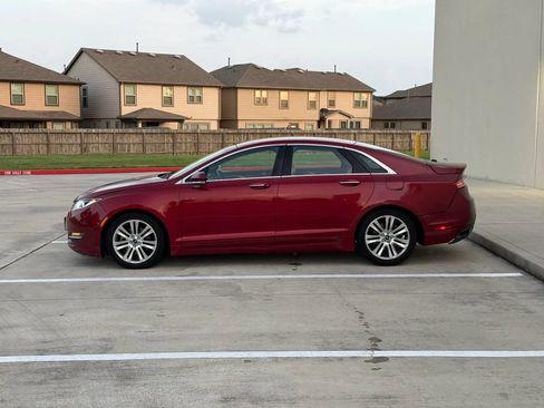 Used 2016 Lincoln MKZ FWD image 4