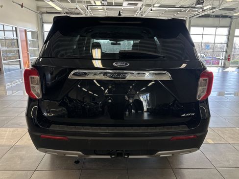 Used 2023 Ford Explorer XLT w/ Equipment Group 202A image 12