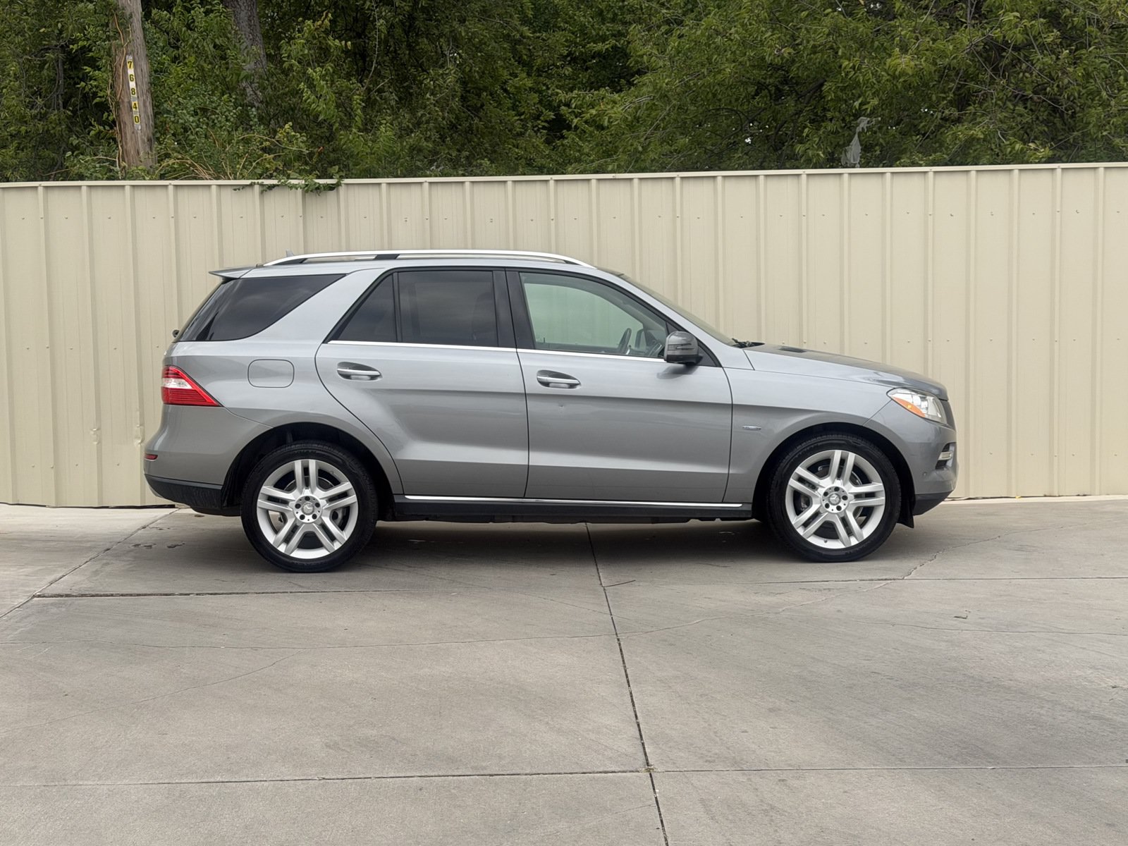 Used 2012 Mercedes-Benz ML 350 BlueTEC 4MATIC image 4