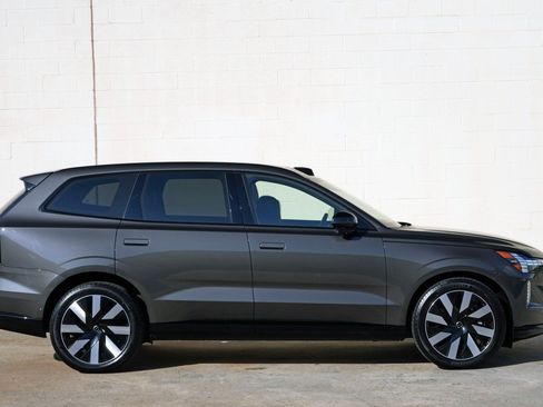 Used 2025 Volvo EX90 Ultra AWD/4WD image 53