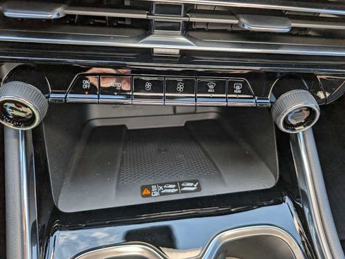 New 2026 Chevrolet Traverse Z71 w/ Enhanced Driving Package AWD/4WD image 25