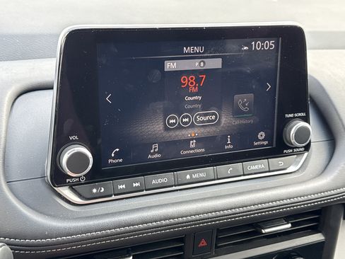 Used 2025 Nissan Rogue SV image 16