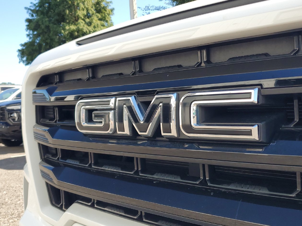 Used 2022 GMC Sierra 1500 Elevation w/ LPO, Elevation Black Package AWD/4WD image 6