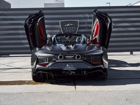 Used 2025 McLaren Artura Spider image 21