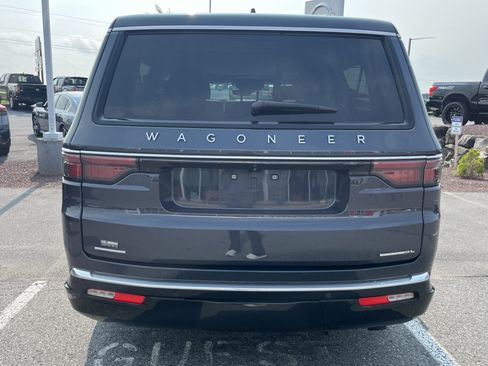 Used 2023 Jeep Wagoneer L Series III w/ Premium Group I AWD/4WD image 6