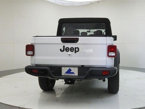 Used 2024 Jeep Gladiator Sport image 7