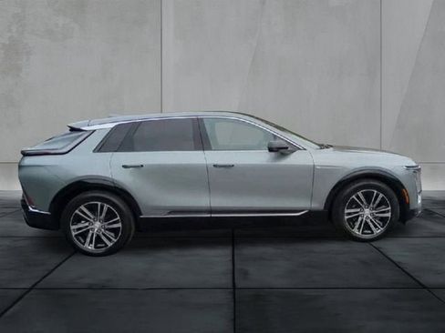 New 2026 Cadillac Lyriq Luxury RWD image 9