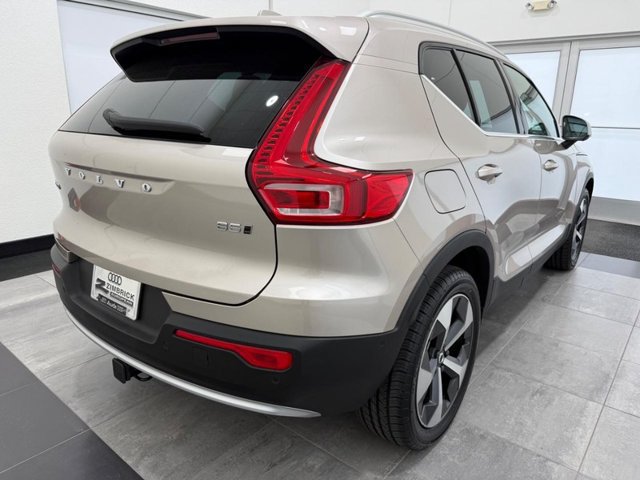 Used 2023 Volvo XC40 B5 Ultimate w/ Climate Package AWD/4WD image 2