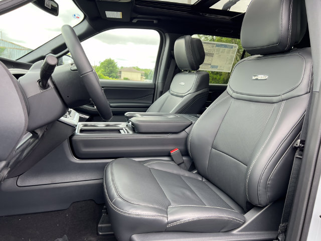 New 2026 Ford Expedition Platinum w/ Stealth Performance Package AWD/4WD image 4