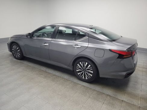 Used 2024 Nissan Altima 2.5 SV image 3