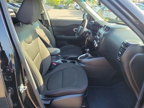 Used 2016 Kia Soul FWD image 7