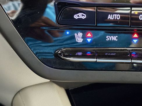 Used 2023 Buick Envision Avenir AWD/4WD image 21