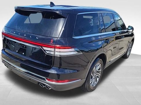 Used 2023 Lincoln Aviator AWD image 6