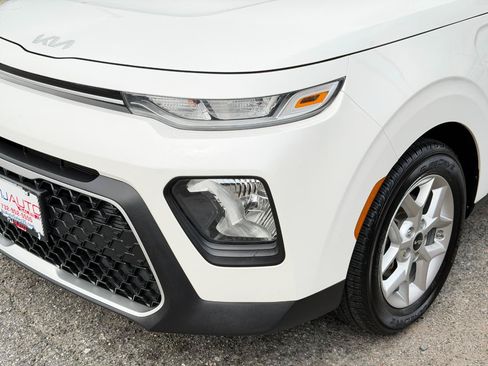 Used 2022 Kia Soul LX w/ Technology Package FWD image 9
