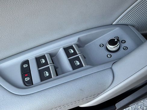 Used 2024 Audi Q5 e Premium Plus w/ Premium Plus Package image 44