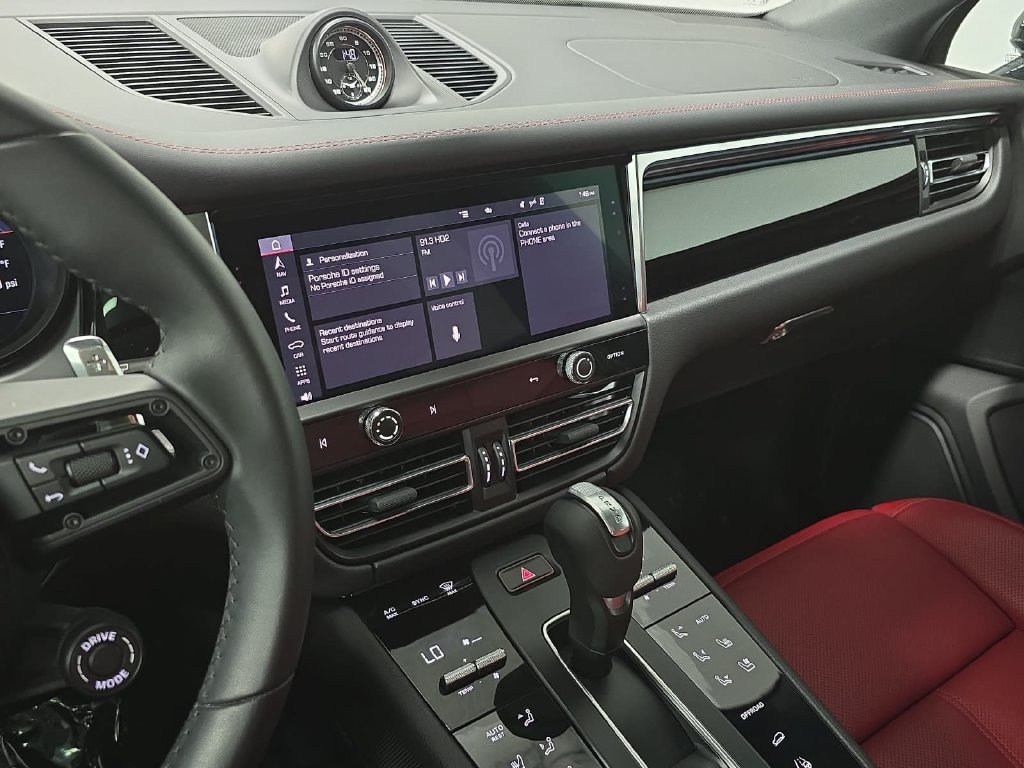 Certified 2025 Porsche Macan S AWD/4WD image 15
