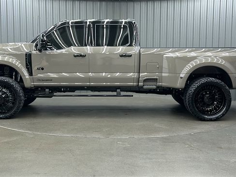 Used 2026 Ford F450 Platinum w/ Platinum Plus Package image 2