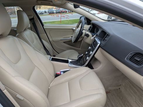 Used 2015 Volvo V60 T5 Premier w/ Protection Package image 16