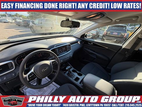 Used 2019 Kia Sorento FWD image 12