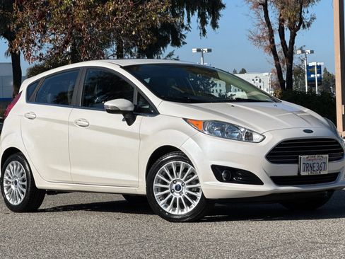 Used 2016 Ford Fiesta Titanium image 2