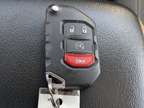 Used 2025 Jeep Wrangler Unlimited Sahara AWD/4WD image 31