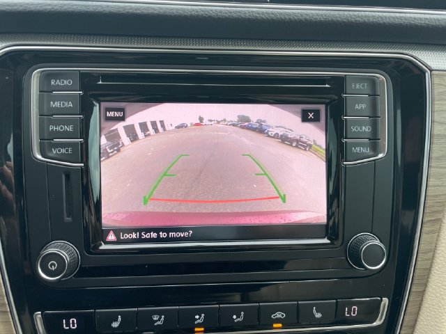 Used 2018 Volkswagen Passat 2.0T SE w/ SE Lighting Package FWD image 14