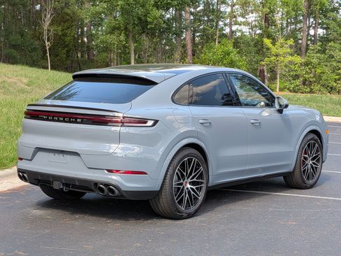 Used 2026 Porsche Cayenne S AWD/4WD image 25