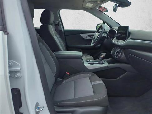 Used 2025 Chevrolet Blazer LT FWD image 20