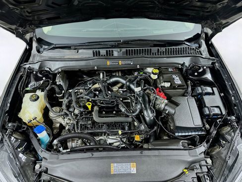 Used 2020 Ford Fusion SE FWD image 29