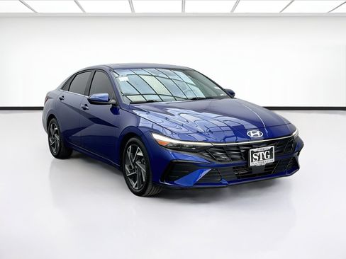 Used 2024 Hyundai Elantra SEL w/ Convenience Package FWD image 3