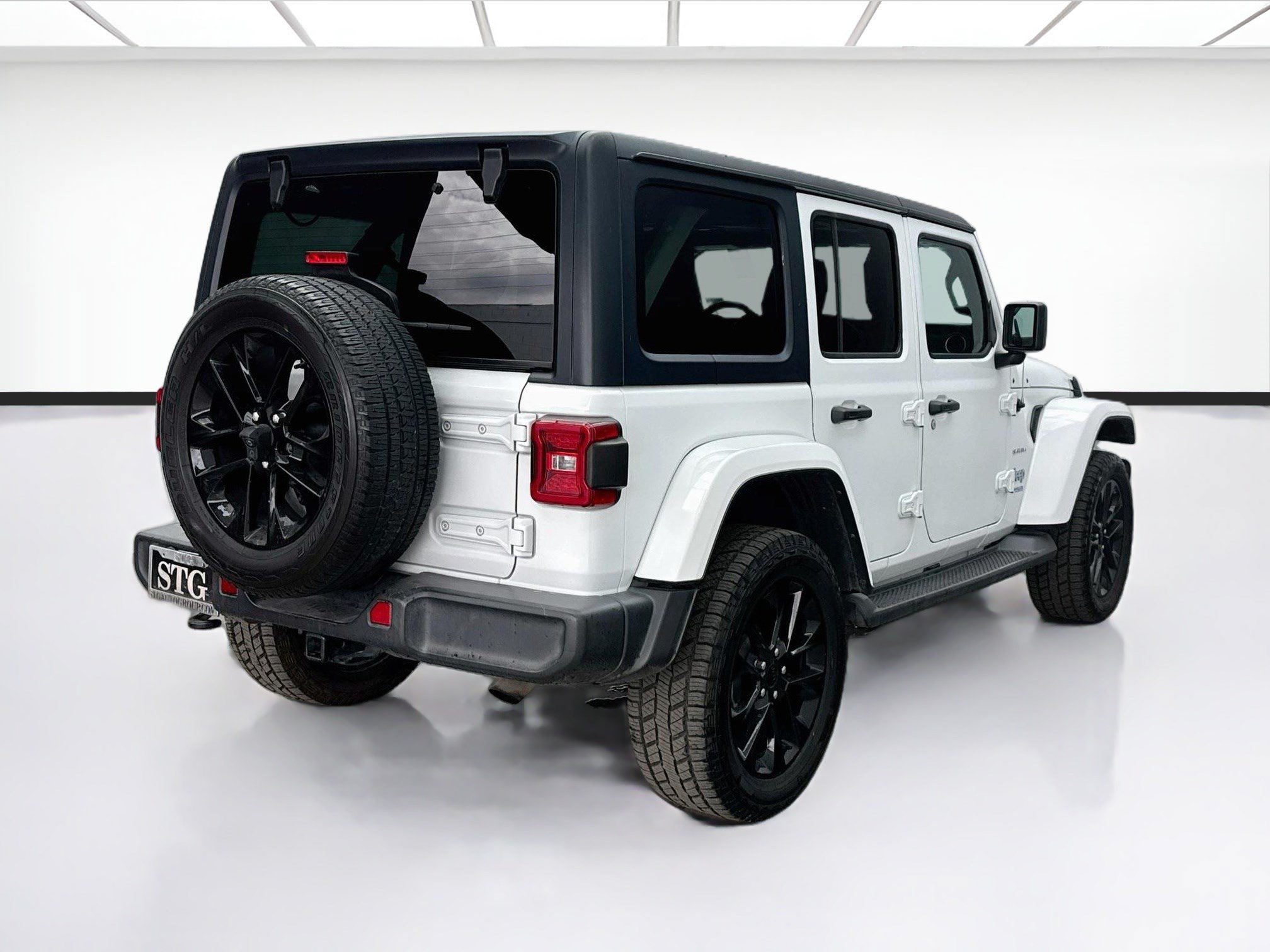 Used 2021 Jeep Wrangler Unlimited Sahara AWD/4WD image 4