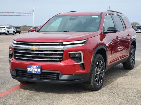 New 2026 Chevrolet Traverse LT w/ Sun and Wheel Package FWD image 2