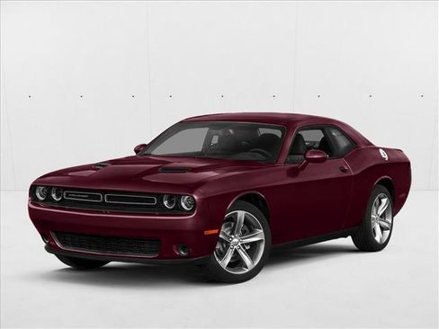 Used 2018 Dodge Challenger SXT RWD image 1