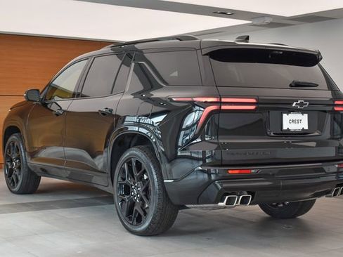 Used 2024 Chevrolet Traverse RS w/ LPO, Floor Liner Package AWD/4WD image 8
