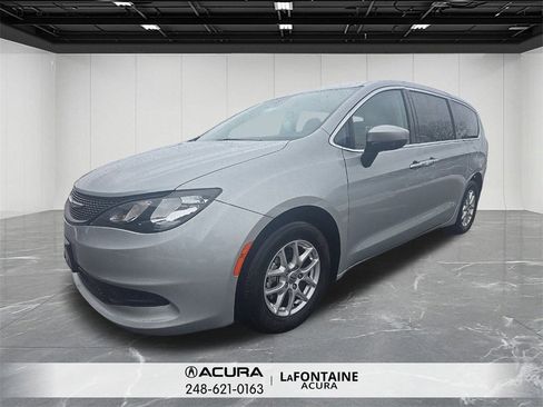 Used 2023 Chrysler Voyager LX image 1