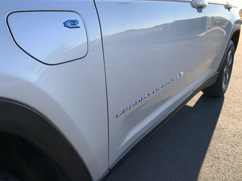 Used 2023 Jeep Grand Cherokee 4WD 4xe image 13