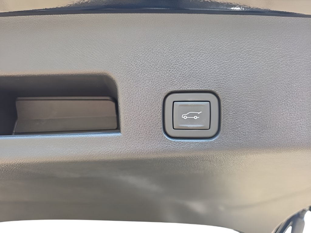 New 2026 Chevrolet Traverse RS w/ LPO, Floor Liner Package AWD/4WD image 27