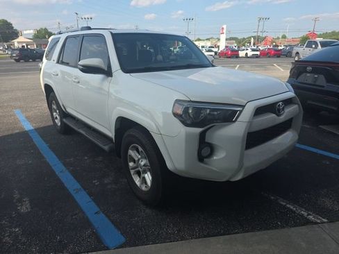 Used 2019 Toyota 4Runner SR5 Premium AWD/4WD image 2