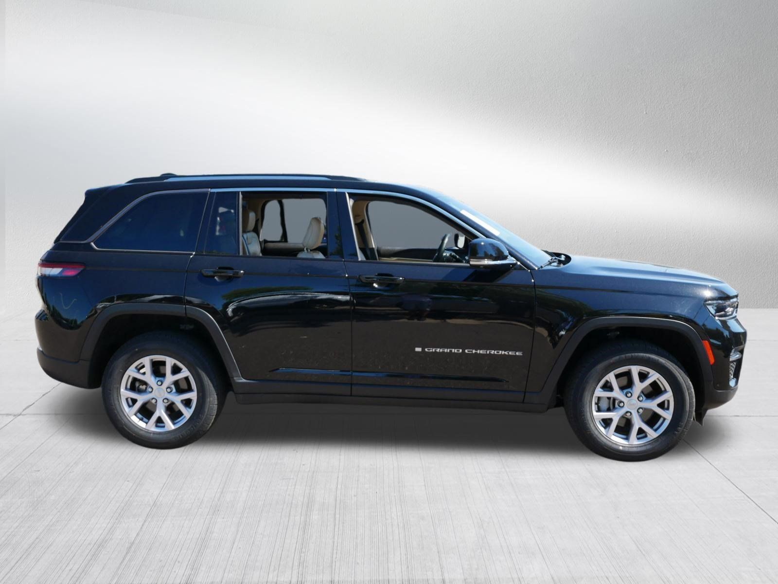 Used 2022 Jeep Grand Cherokee Limited w/ Luxury Tech Group II AWD/4WD image 8