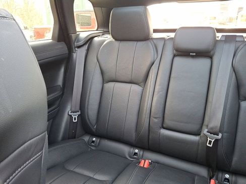 Used 2019 Land Rover Range Rover Evoque SE Premium image 12