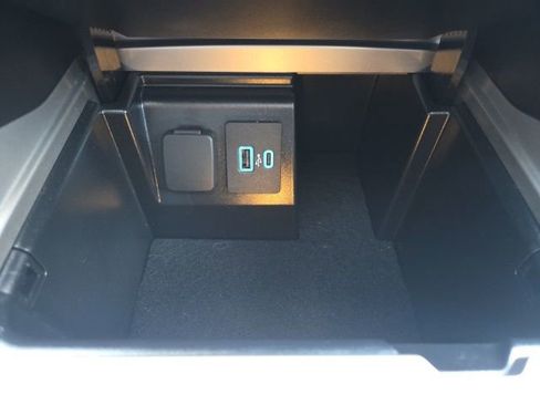 Used 2023 Ford Explorer XLT w/ Equipment Group 202A image 31