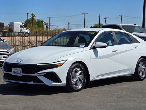 Used 2026 Hyundai Elantra SE FWD image 8